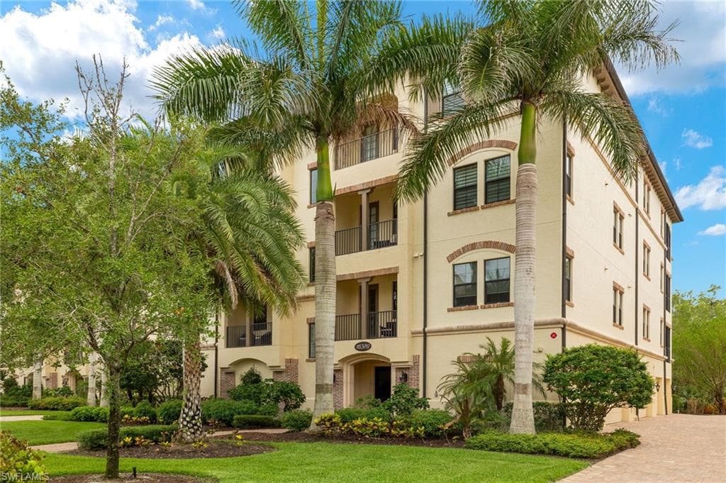 16382 Viansa Way 3-202, Naples, FL 34110-7