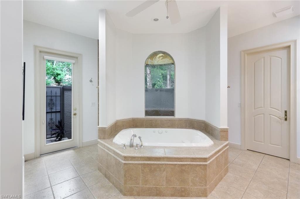 12099 Colliers Reserve Dr, Naples, FL 34110-27