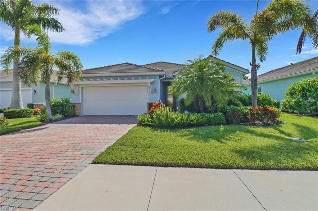 14594 Tropical Dr, Naples, FL 34114-10
