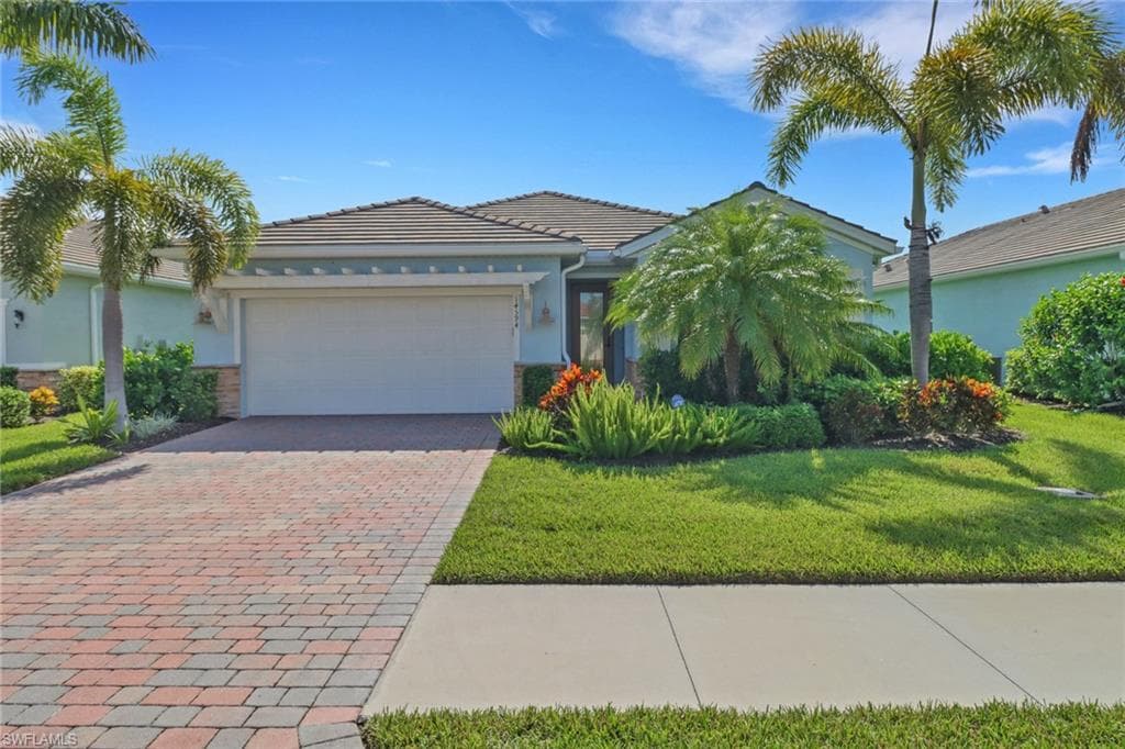 14594 Tropical Dr, Naples, FL 34114-3