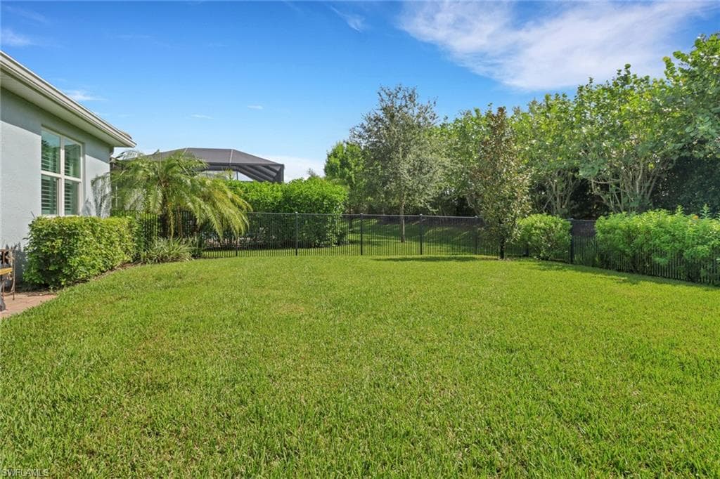 14594 Tropical Dr, Naples, FL 34114-8