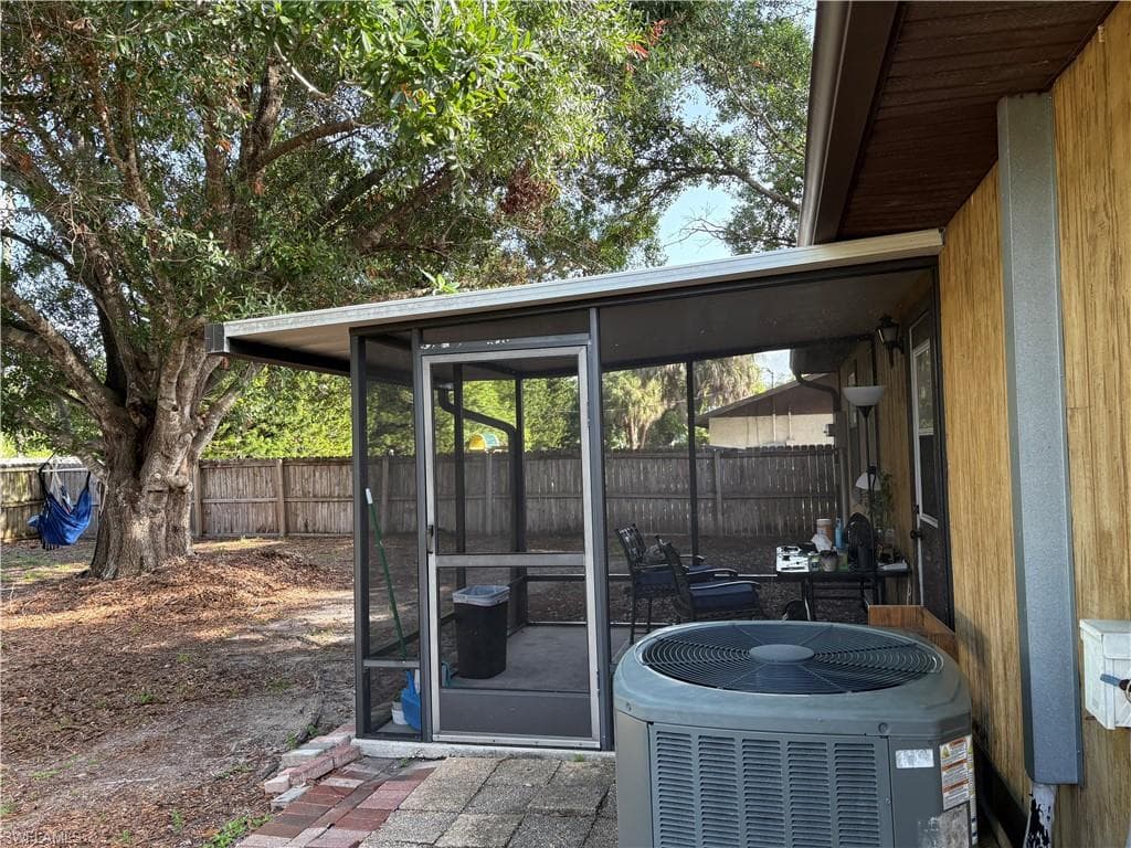 2325 55th Ter SW, Naples, FL 34116-9
