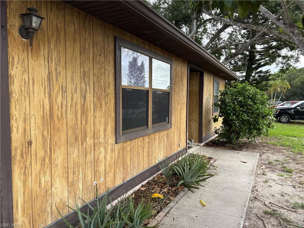 2325 55th Ter SW, Naples, FL 34116-13