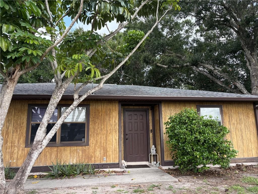 2325 55th Ter SW, Naples, FL 34116-14