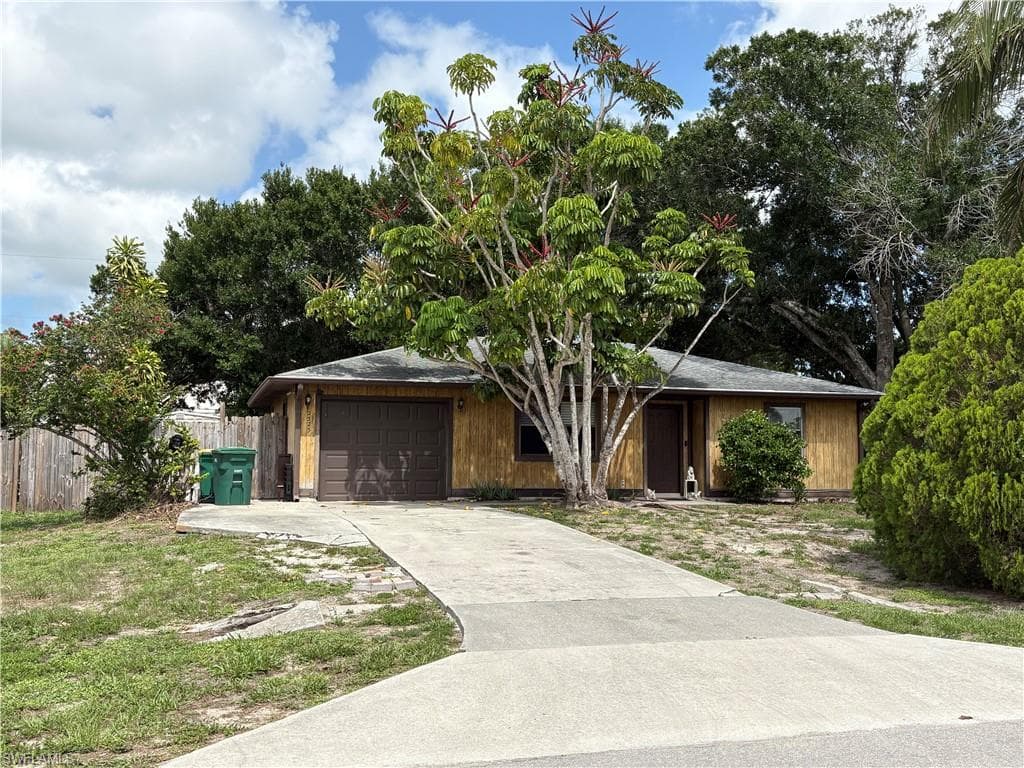 2325 55th Ter SW, Naples, FL 34116-17