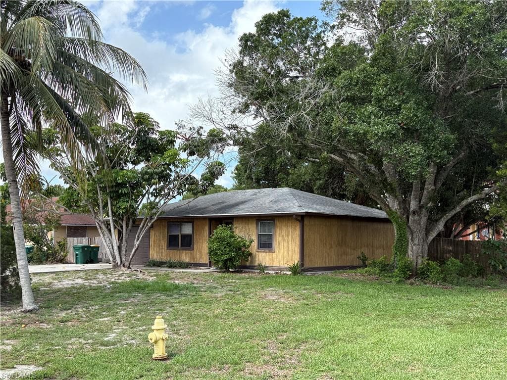 2325 55th Ter SW, Naples, FL 34116-1