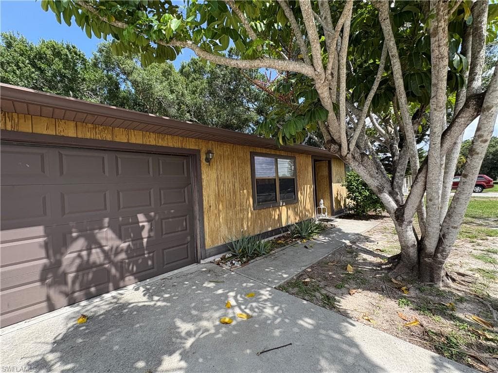 2325 55th Ter SW, Naples, FL 34116-19