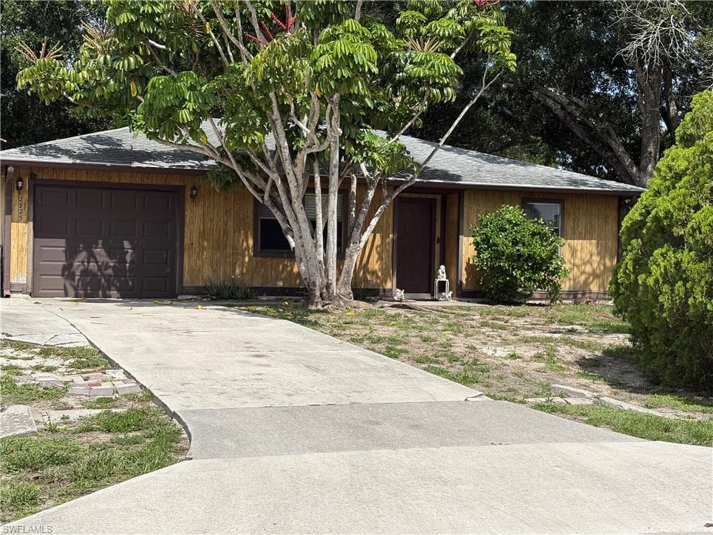 2325 55th Ter SW, Naples, FL 34116-21