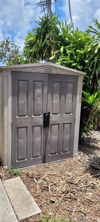 2325 55th Ter SW, Naples, FL 34116-28