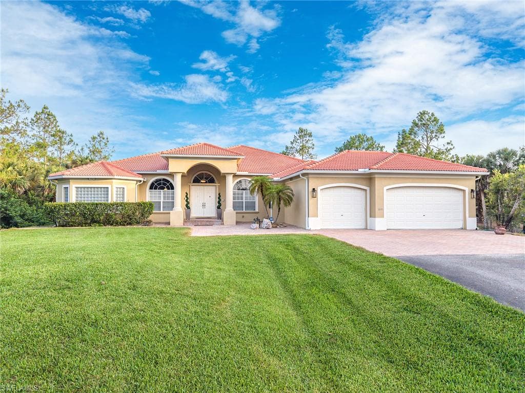 1640 Golden Gate Blvd W, Naples, FL 34117-2