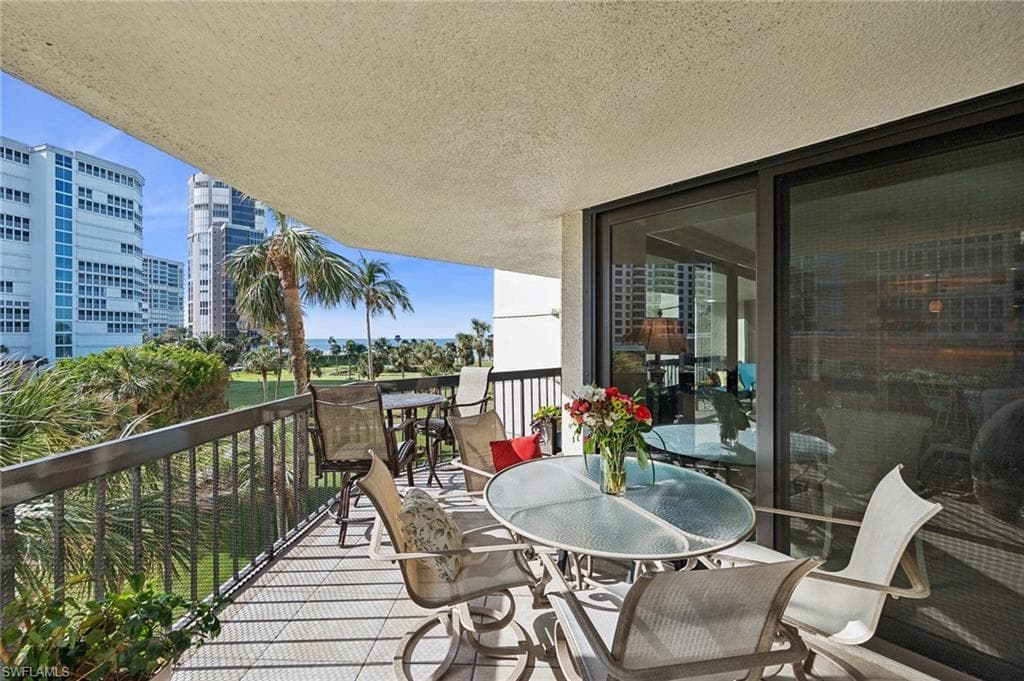 4551 Gulf Shore Blvd N 405, Naples, FL 34103-18