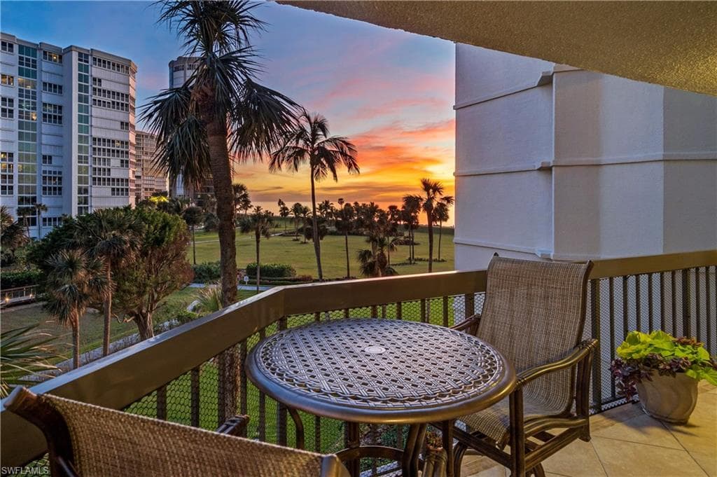 4551 Gulf Shore Blvd N 405, Naples, FL 34103-27