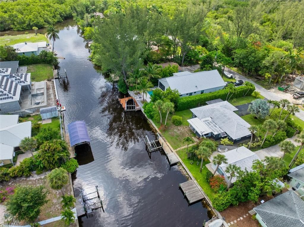 1483 Bembury Dr, Naples, FL 34102-16