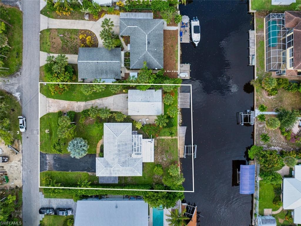 1483 Bembury Dr, Naples, FL 34102-17