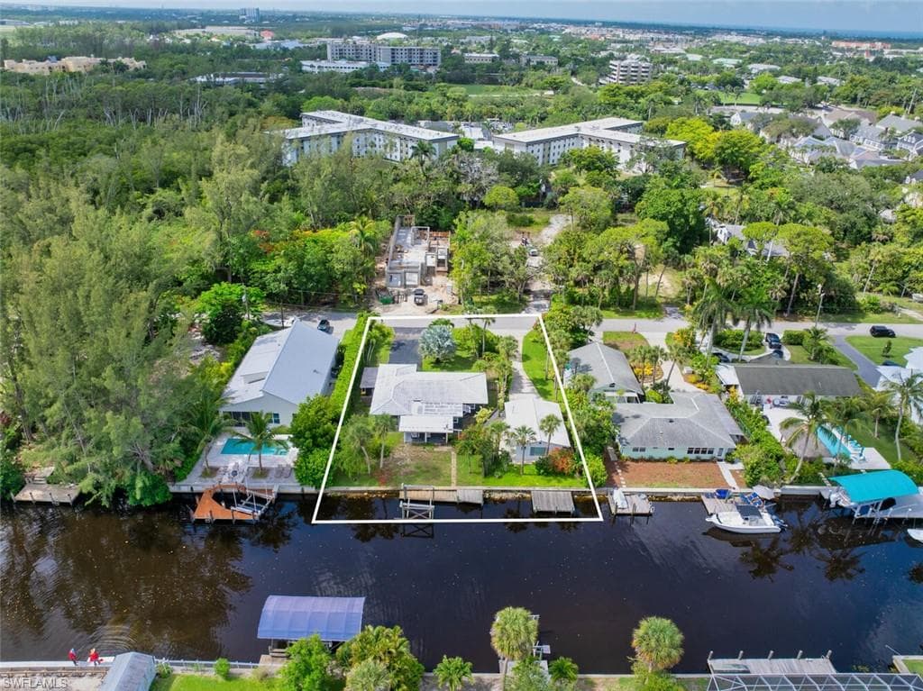 1483 Bembury Dr, Naples, FL 34102-1