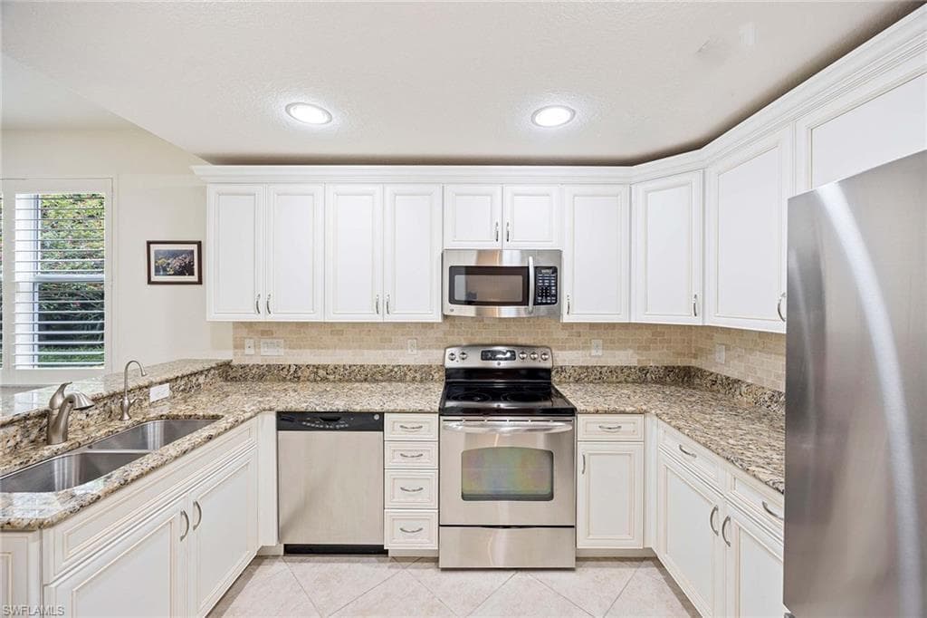 6637 Alden Woods Cir 102, Naples, FL 34113-10