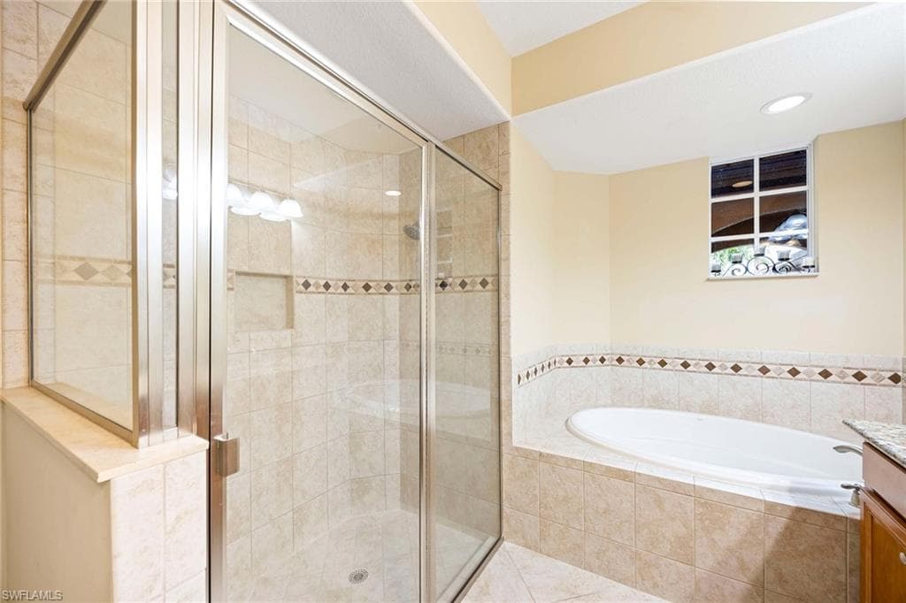 6637 Alden Woods Cir 102, Naples, FL 34113-15