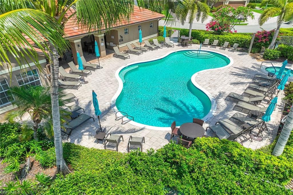 6637 Alden Woods Cir 102, Naples, FL 34113-25