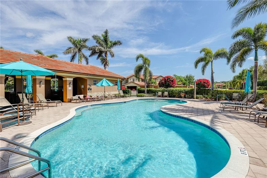6637 Alden Woods Cir 102, Naples, FL 34113-26