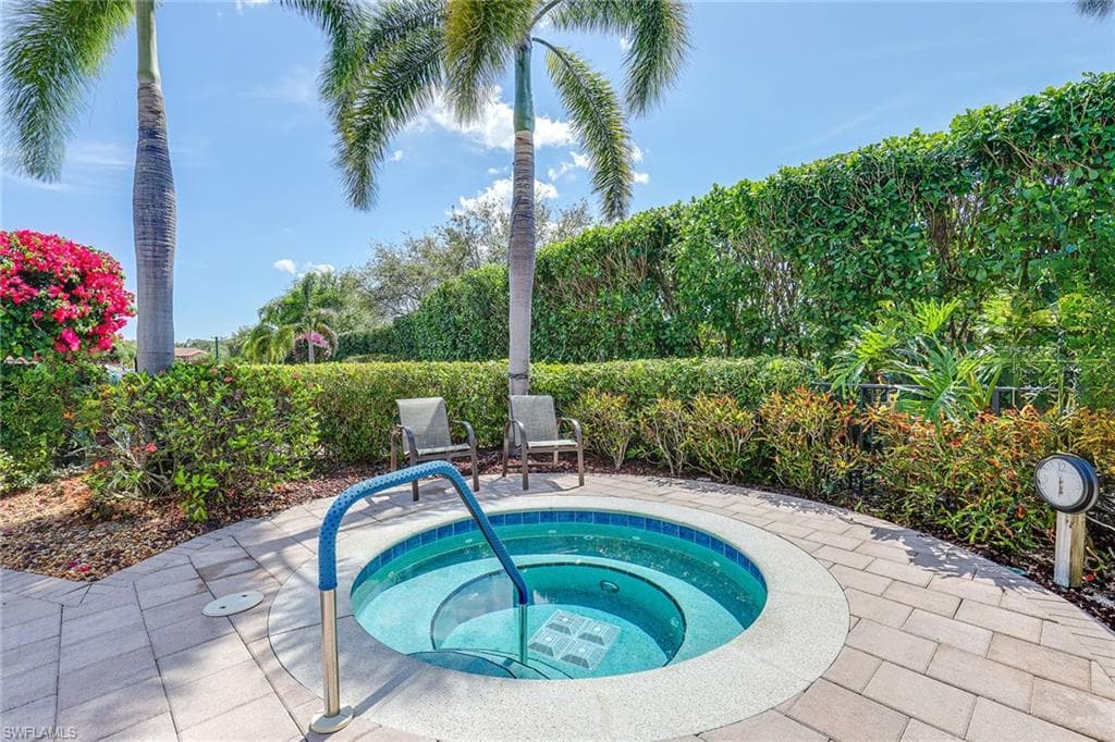 6637 Alden Woods Cir 102, Naples, FL 34113-27