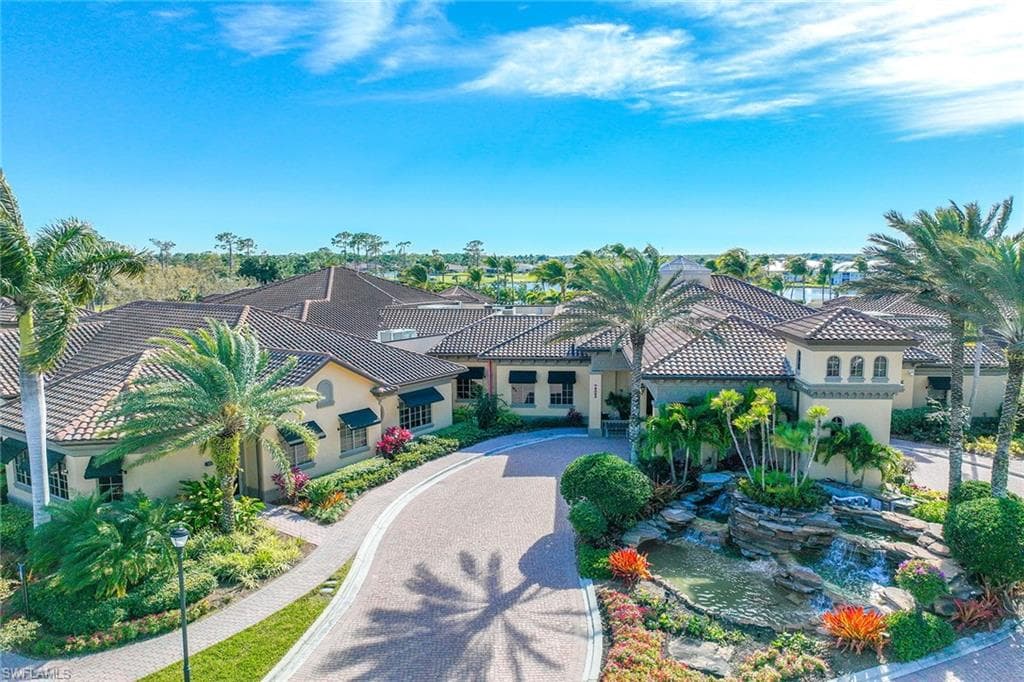 6637 Alden Woods Cir 102, Naples, FL 34113-37