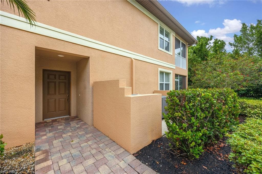 6637 Alden Woods Cir 102, Naples, FL 34113-4