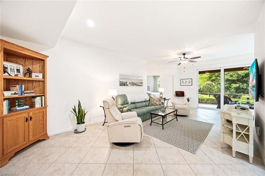 6637 Alden Woods Cir 102, Naples, FL 34113-6