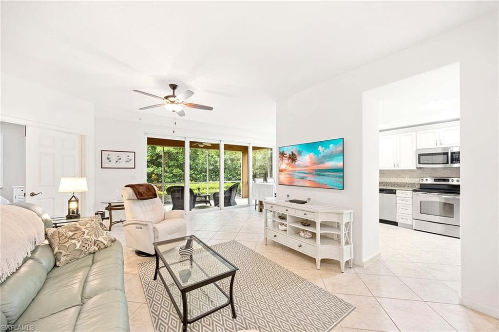 6637 Alden Woods Cir 102, Naples, FL 34113-7