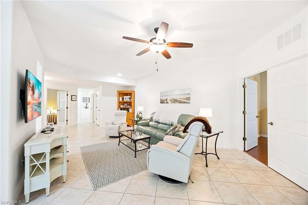 6637 Alden Woods Cir 102, Naples, FL 34113-8