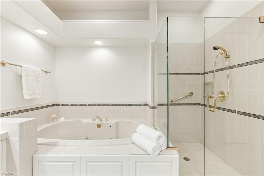 3051 Lancaster Dr 2, Naples, FL 34105-18
