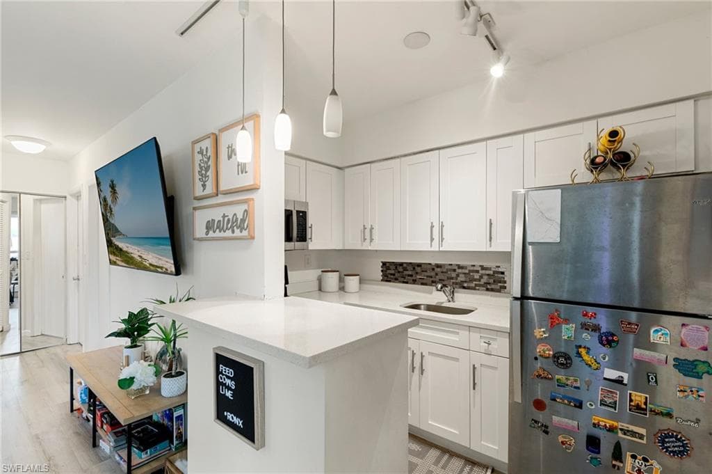 235 Seaview Ct E6, Marco Island, FL 34145-6