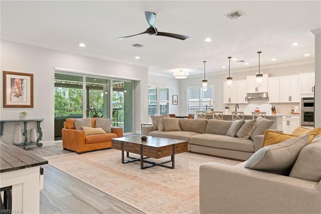 3725 Helmsman Dr, Naples, FL 34120-11