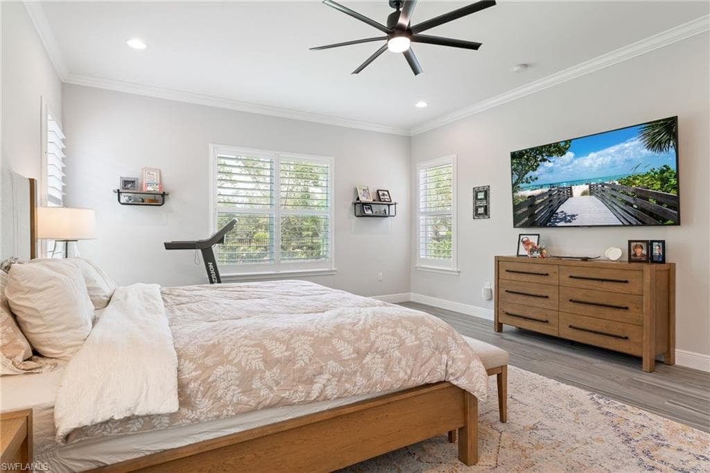 3725 Helmsman Dr, Naples, FL 34120-21