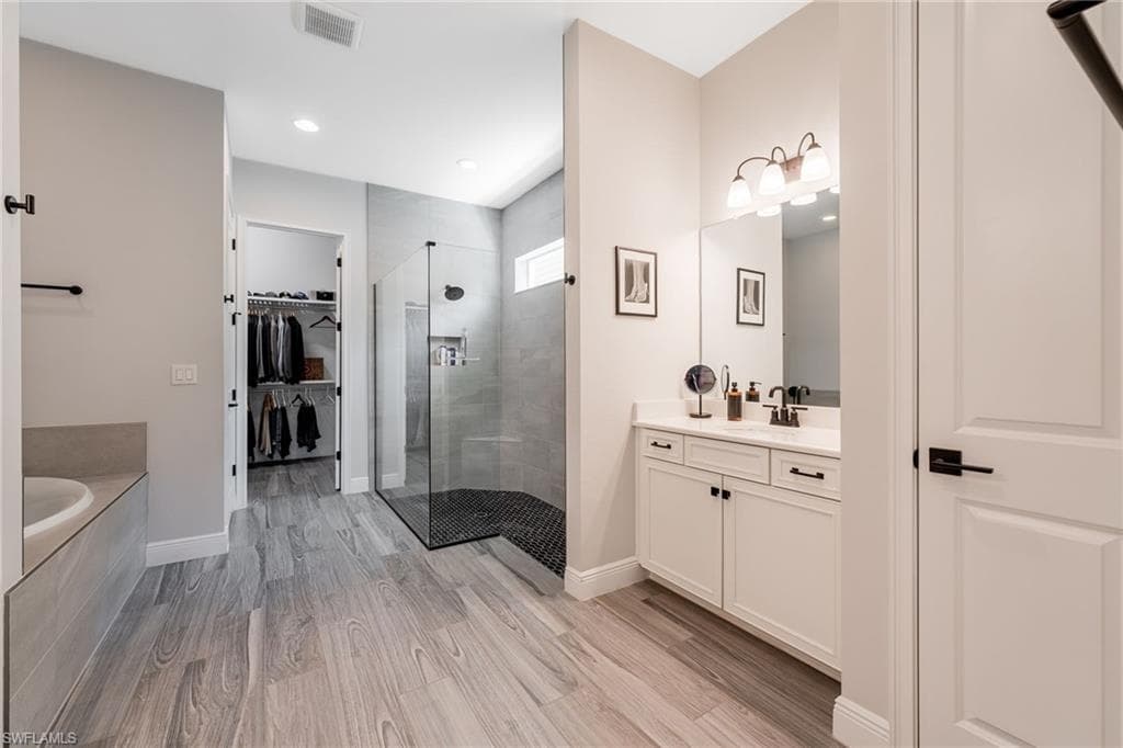 3725 Helmsman Dr, Naples, FL 34120-23