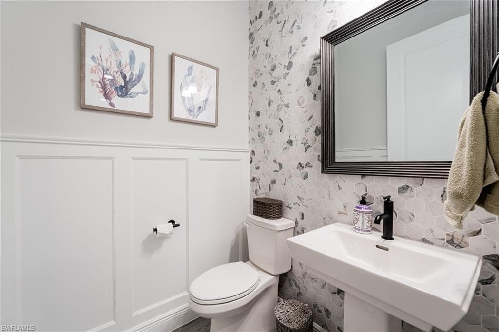 3725 Helmsman Dr, Naples, FL 34120-33