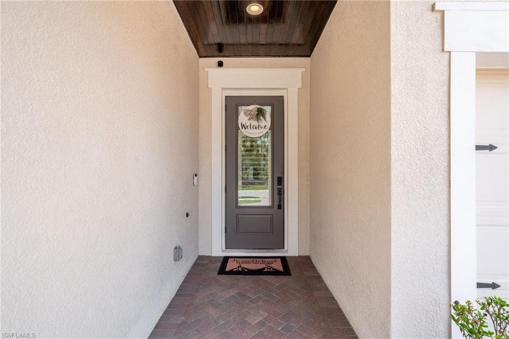 3725 Helmsman Dr, Naples, FL 34120-3