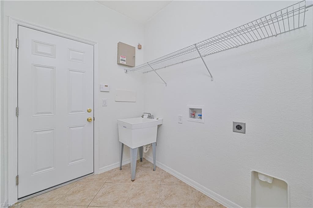 11097 Yellow Poplar Dr, Fort Myers, FL 33913-34