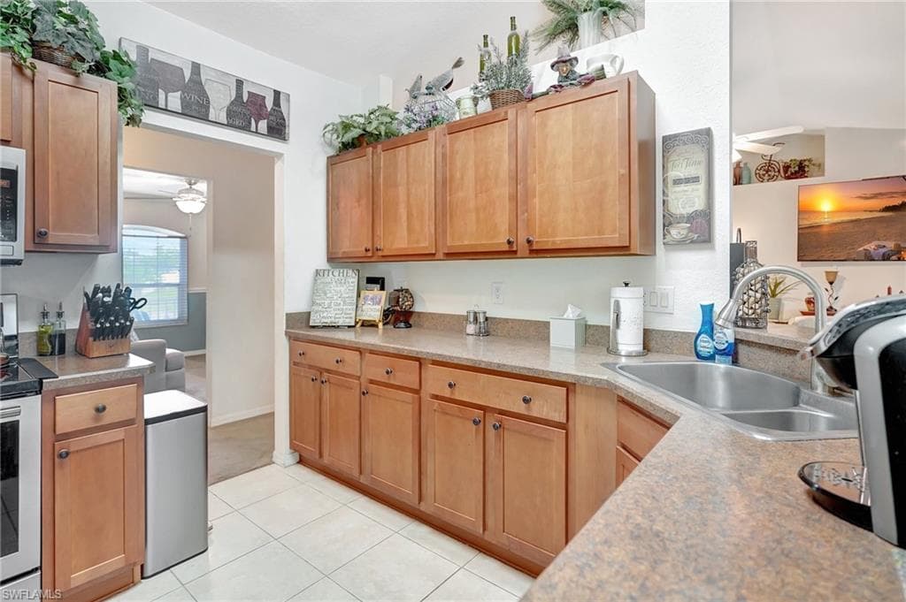 3001 5th Ave, Cape Coral, FL 33909-13