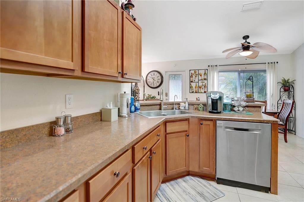3001 5th Ave, Cape Coral, FL 33909-16