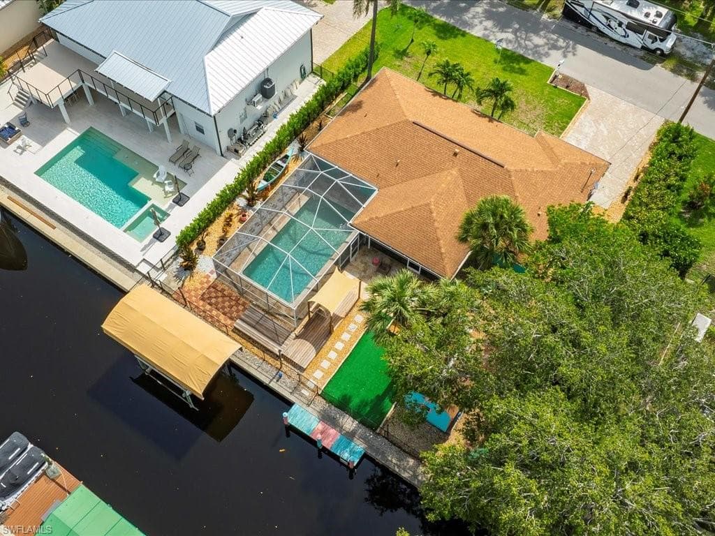 27261 Galleon Dr, Bonita Springs, FL 34135-1