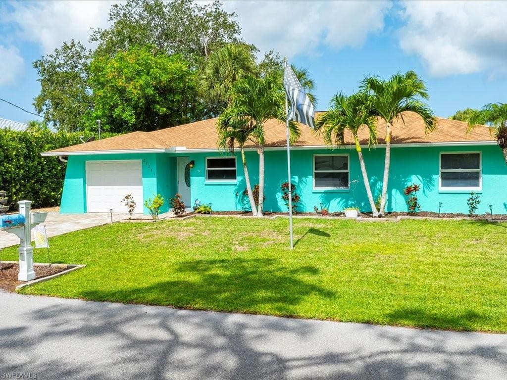 27261 Galleon Dr, Bonita Springs, FL 34135-5