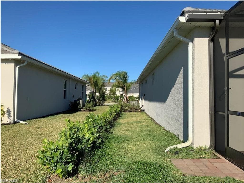 2011 Vermont Ln, Naples, Fl 34120-23