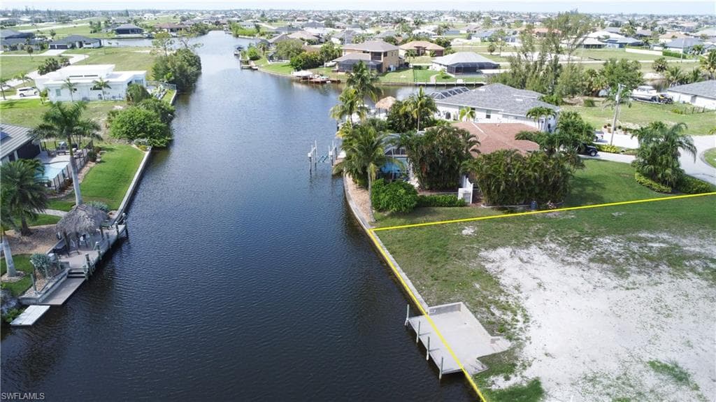 1905 32nd Ct, Cape Coral, FL 33993-4