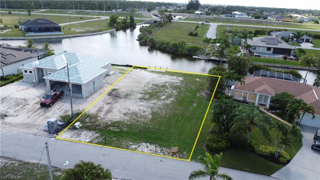 1905 32nd Ct, Cape Coral, FL 33993-5