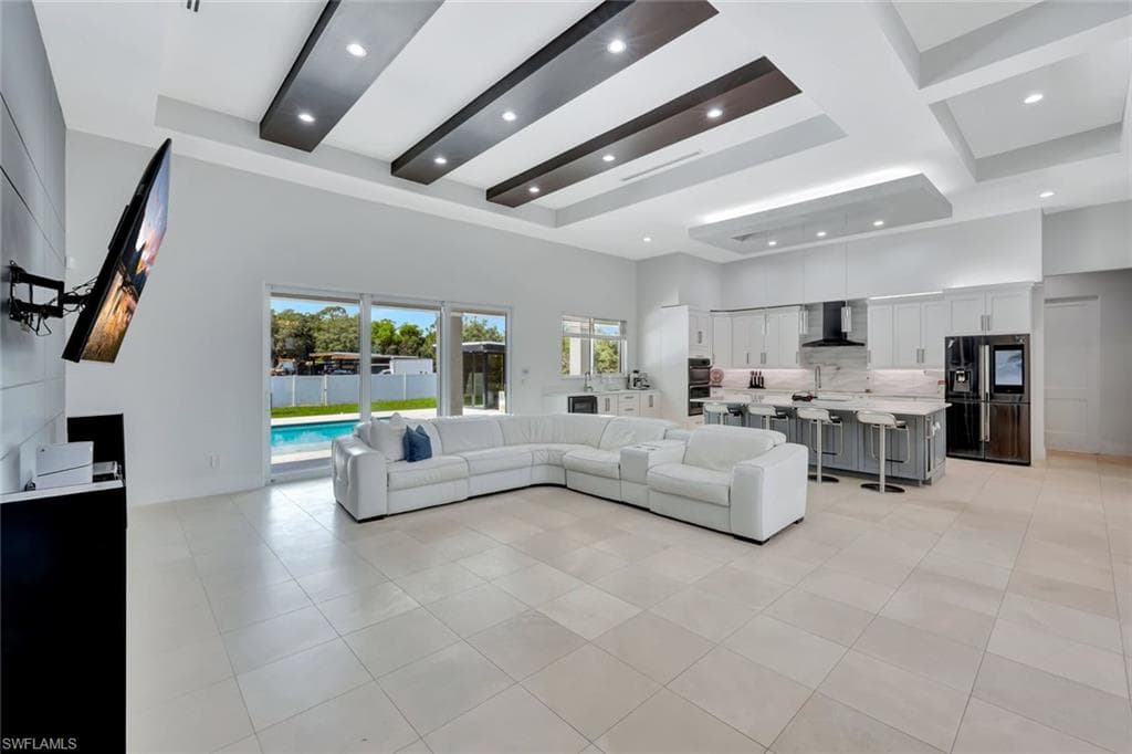 140 37th Ave NW, Naples, FL 34120-9