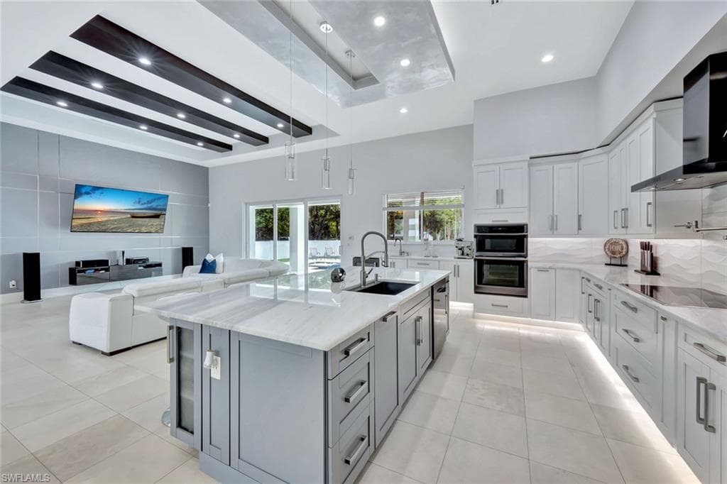 140 37th Ave NW, Naples, FL 34120-10