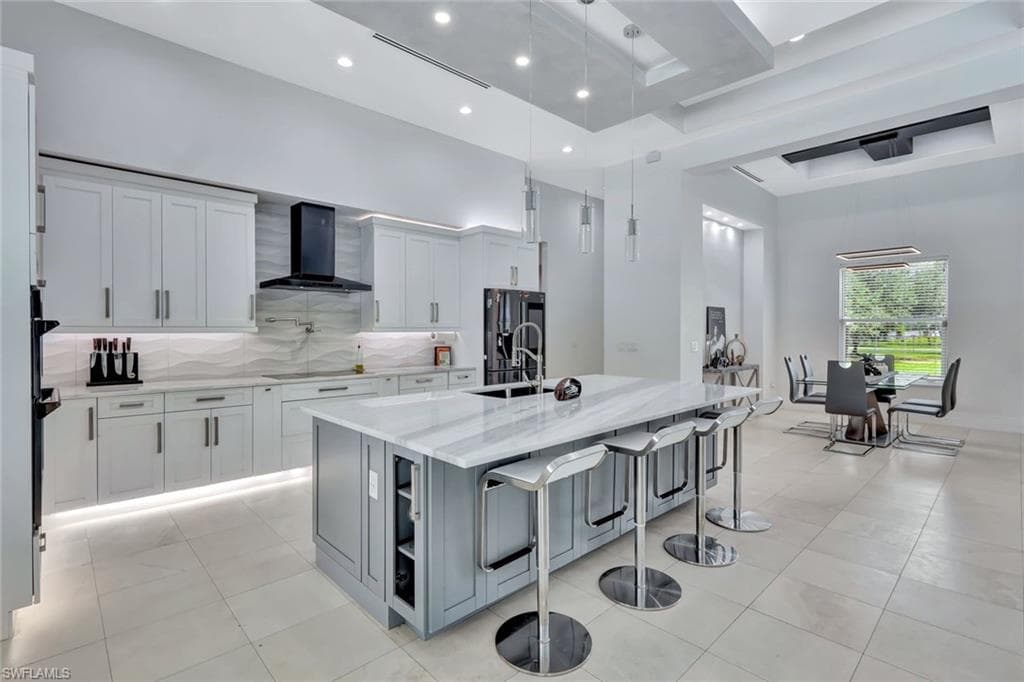 140 37th Ave NW, Naples, FL 34120-12
