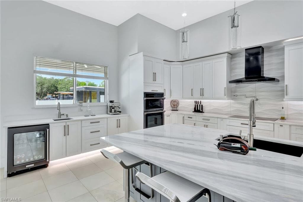 140 37th Ave NW, Naples, FL 34120-14