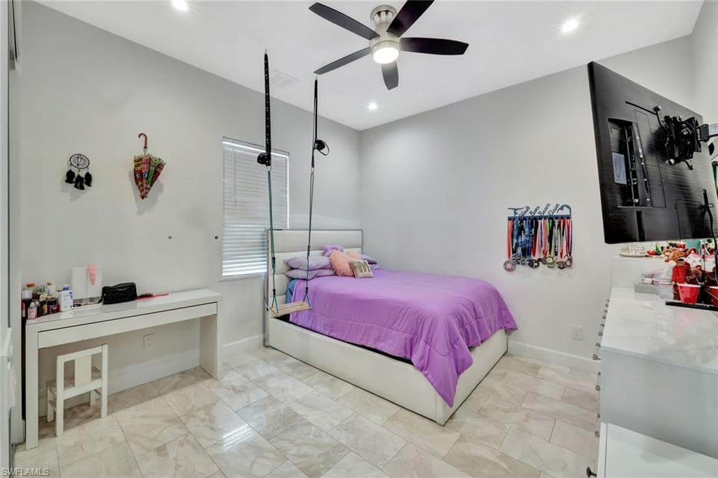 140 37th Ave NW, Naples, FL 34120-19