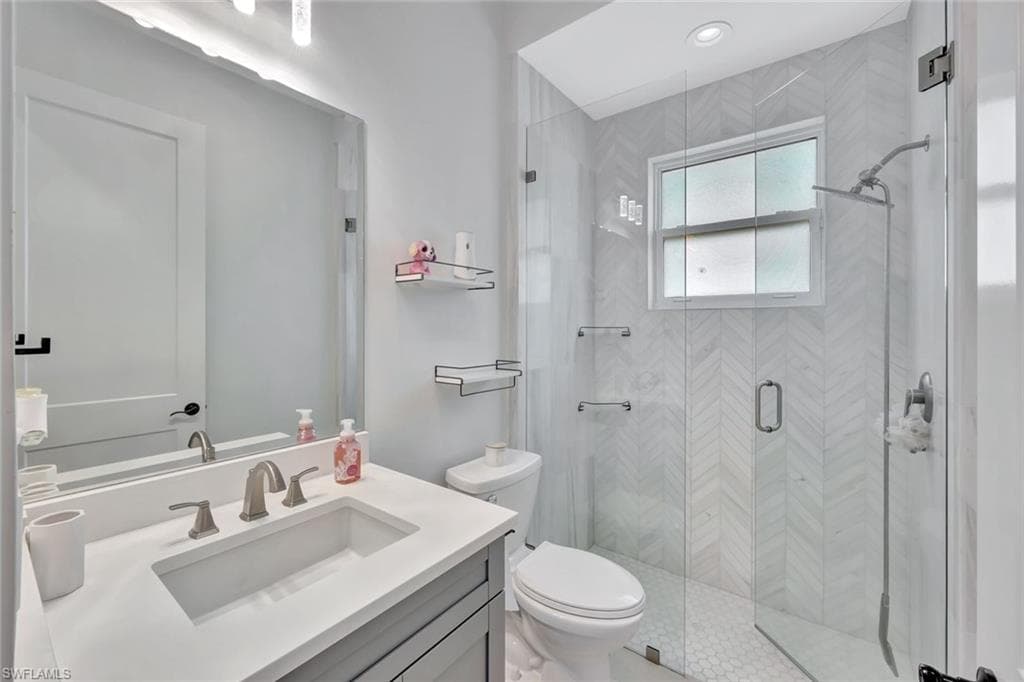 140 37th Ave NW, Naples, FL 34120-20